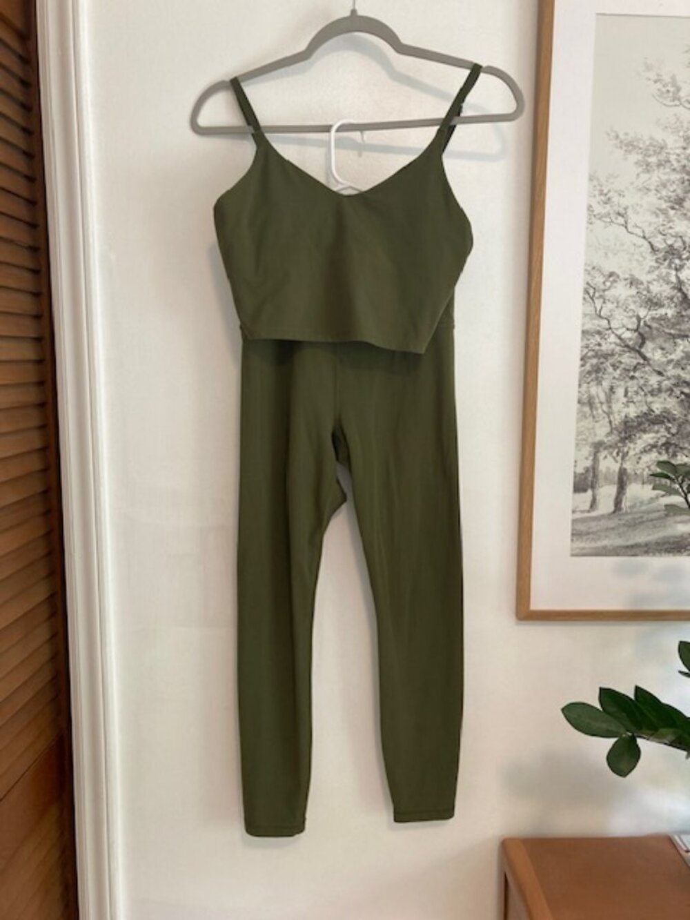Athleta Elation Ginseng Olive Ultra High Rise 7/8 Leggings + V Neck Crop Size S